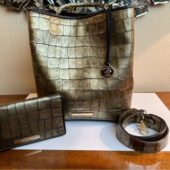 NWOT Brahmin Amelia and Debra Wallet (EUC) in Bronze Templo HTF and Retired - Picture 14 of 17